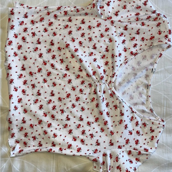 Red Floral Print Cropped White Top - Picture 4 of 5